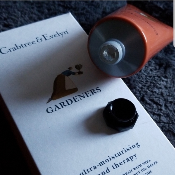 Crabtree & Evelyn Gardeners Ultra Moisturizing ♥ - Picture 4 of 5